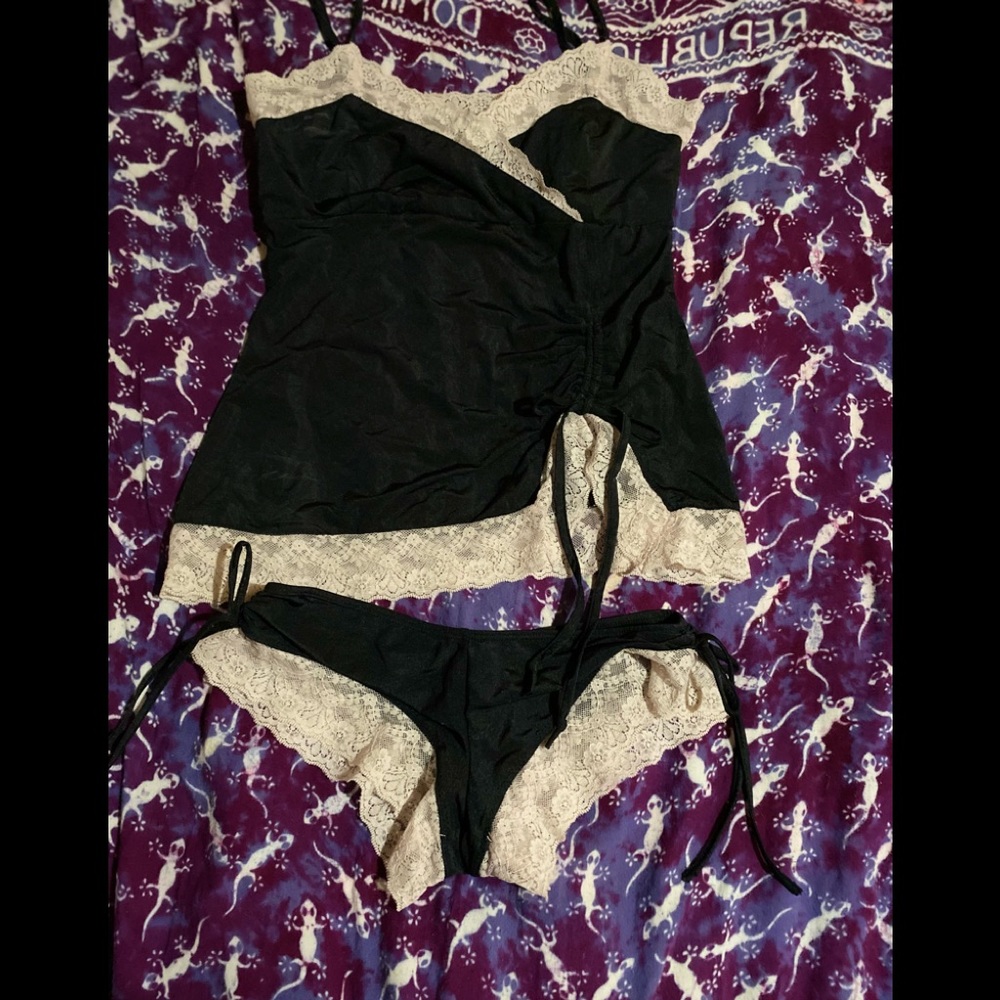 Pacsun 2 piece lingerie set. In new condition it’s a really adorable set